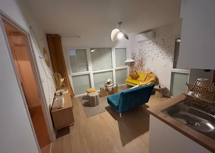 Romantic Victorian Guest Calm Environment *